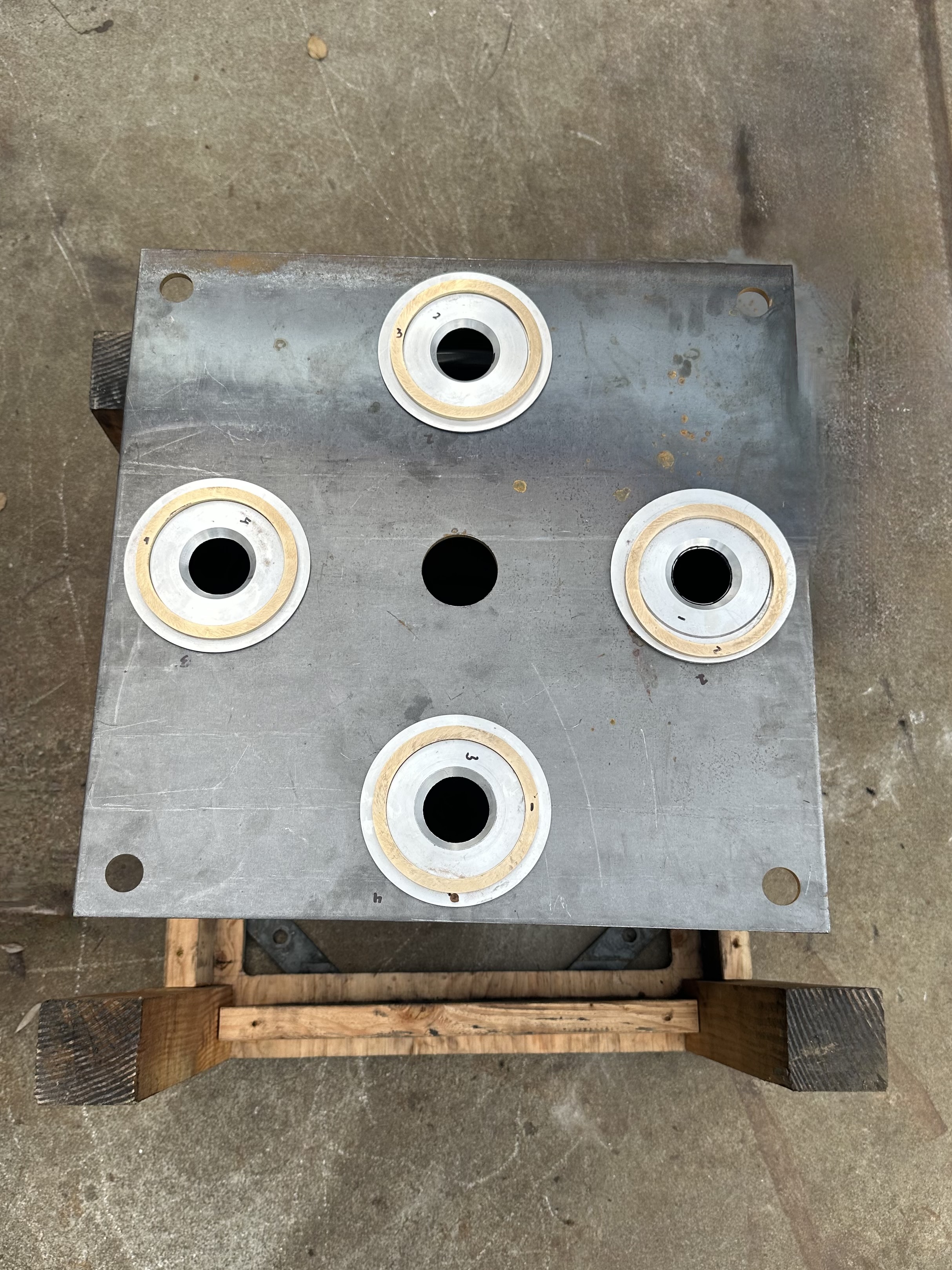 Bottom plate with four outlet inserts, bronze wear rings visible